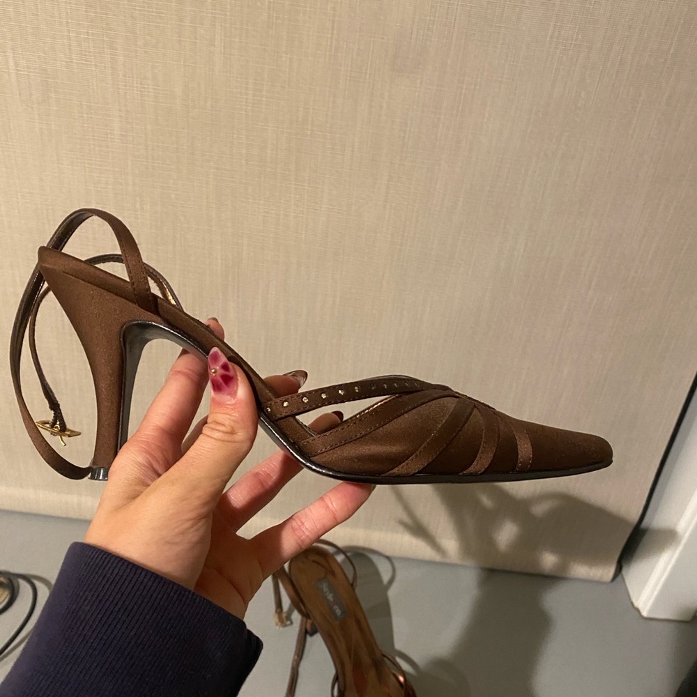 Brown pointed toe heel